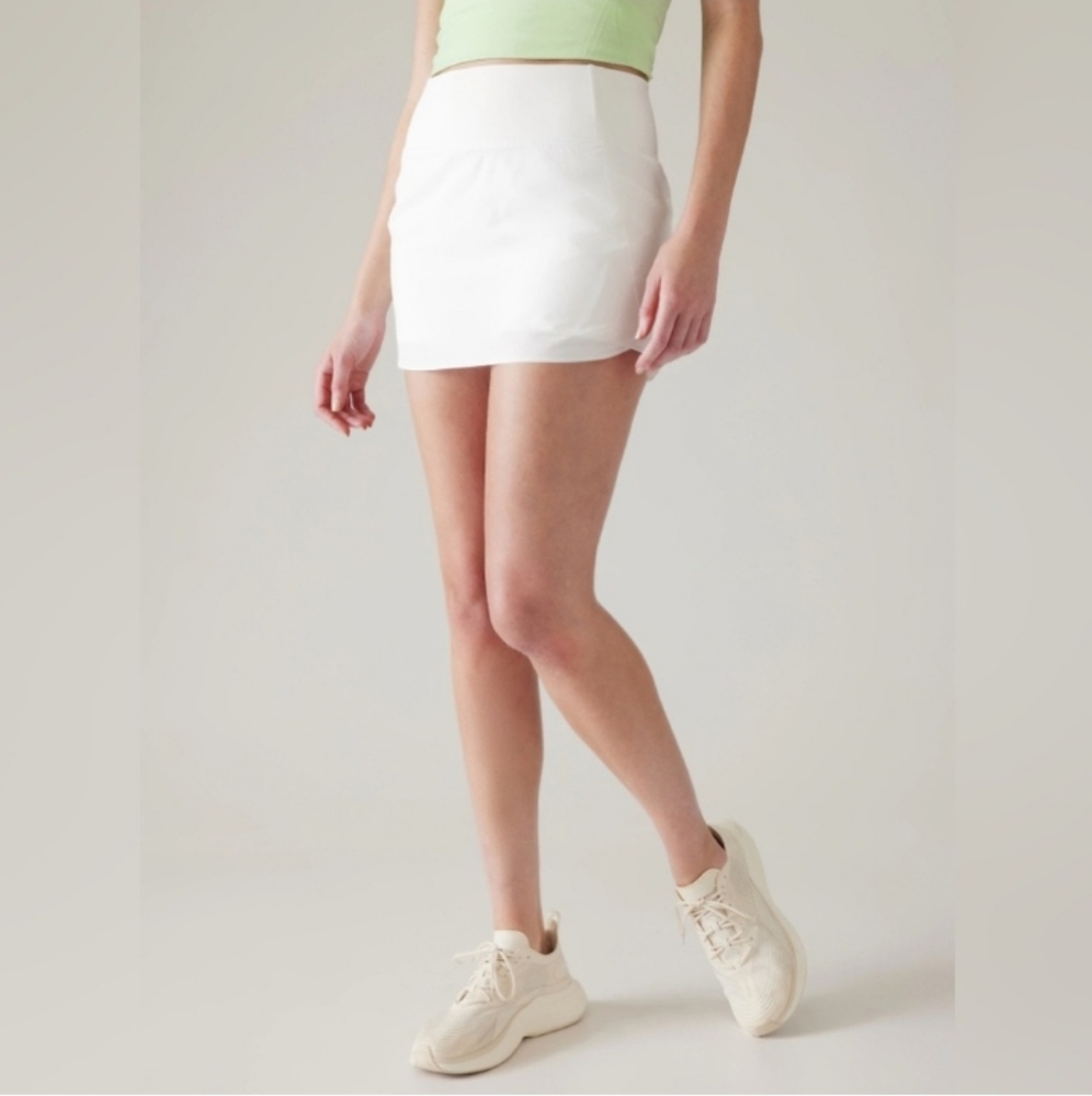 Athleta Run With It 14” Skort, Size Medium, White Semi Fitted